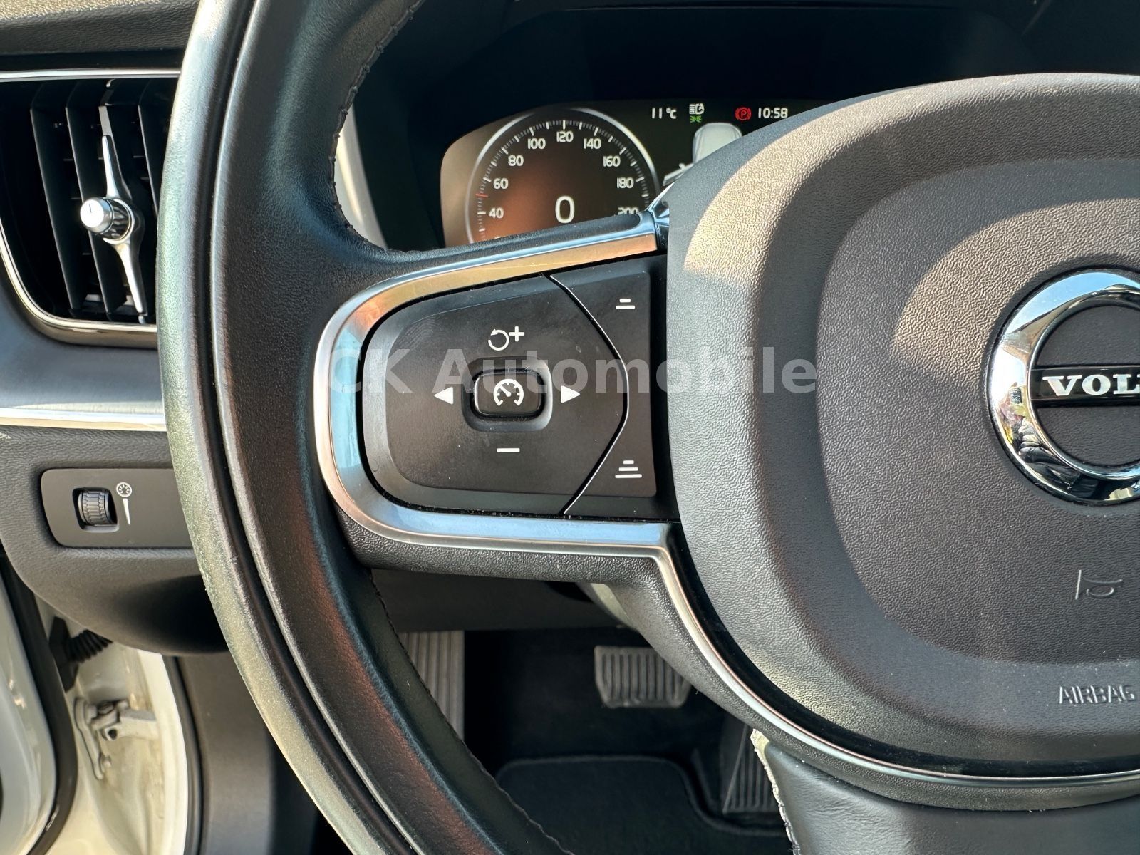 Fahrzeugabbildung Volvo XC60 B4 Momentum Pro AWD/Navi/Leder/Pano/LED/Kam