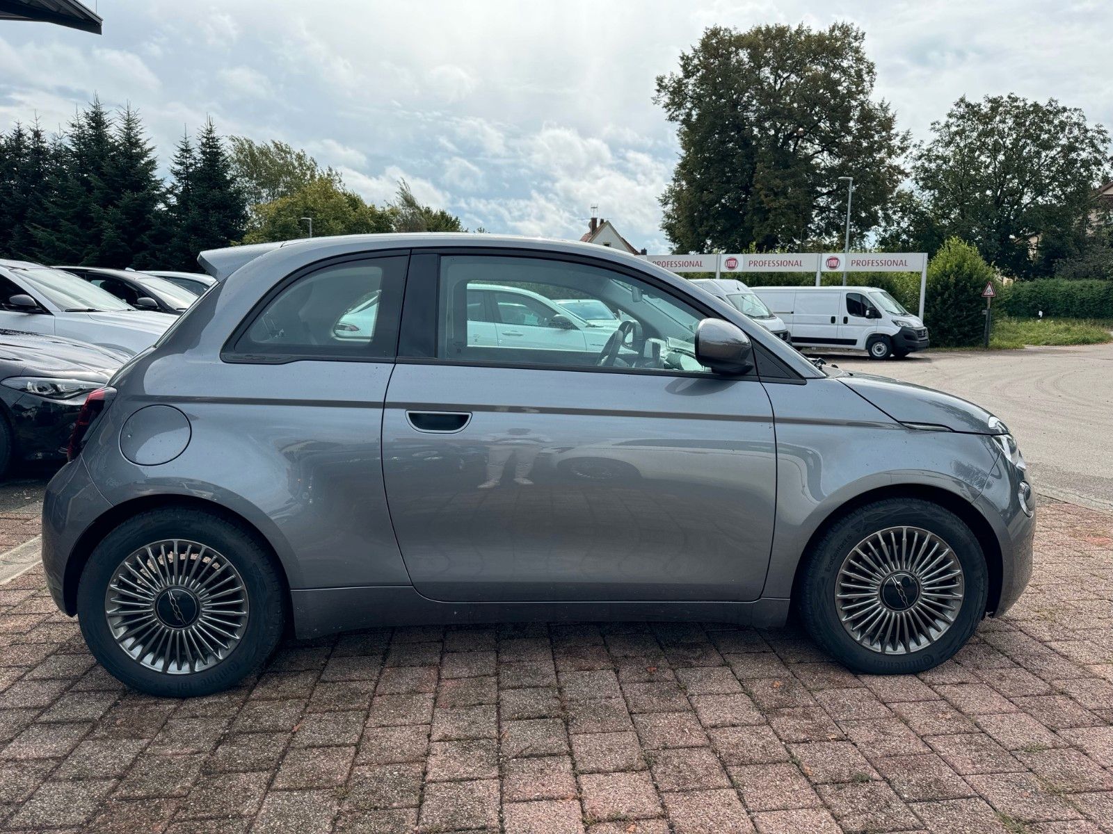 Fahrzeugabbildung Fiat Neuer 500 - ICON 42 kWh Kamera Sitzheizung