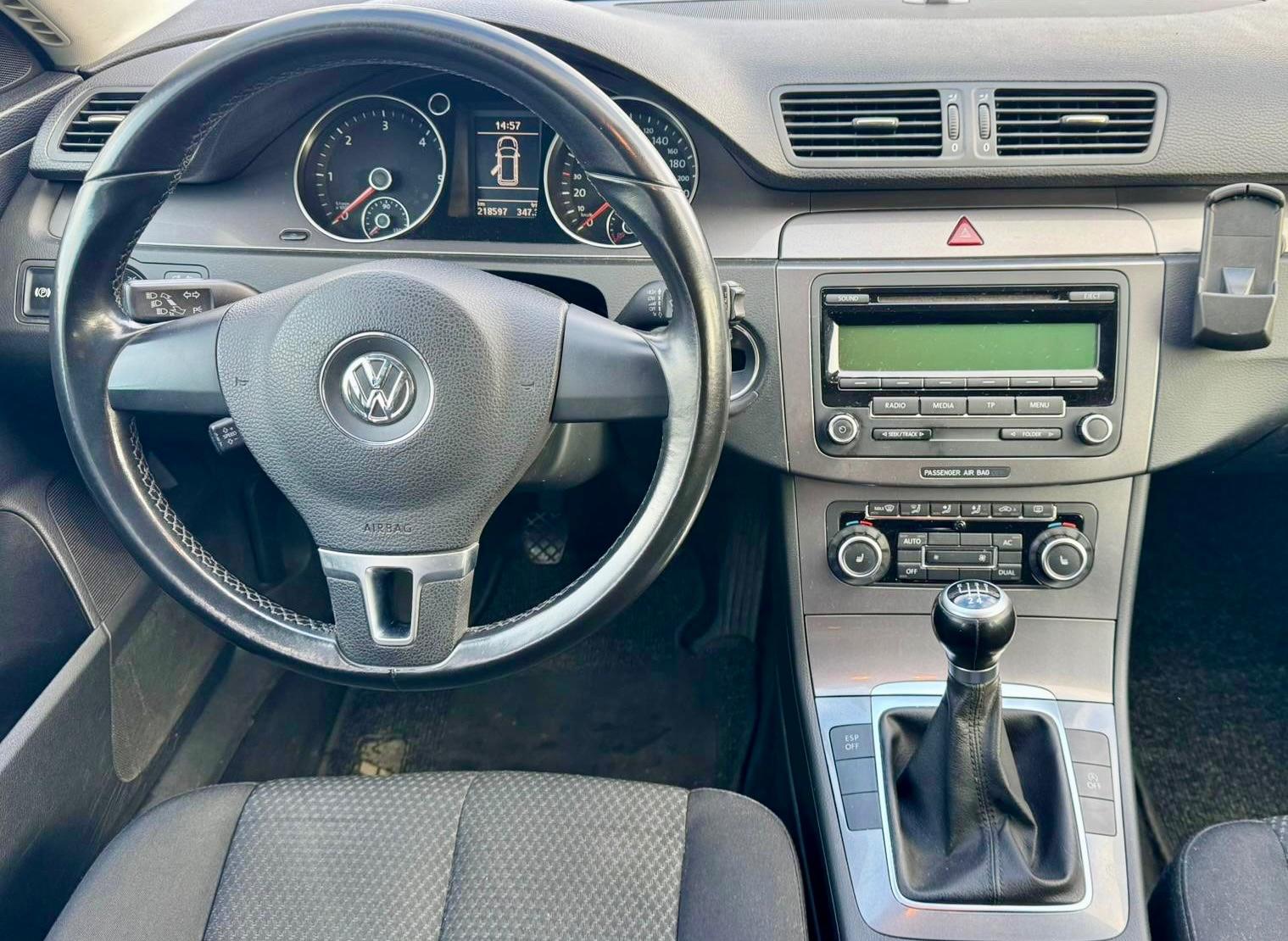 Volkswagen Passat 2010 — photo 11