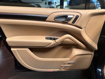 Porsche Cayenne - 11