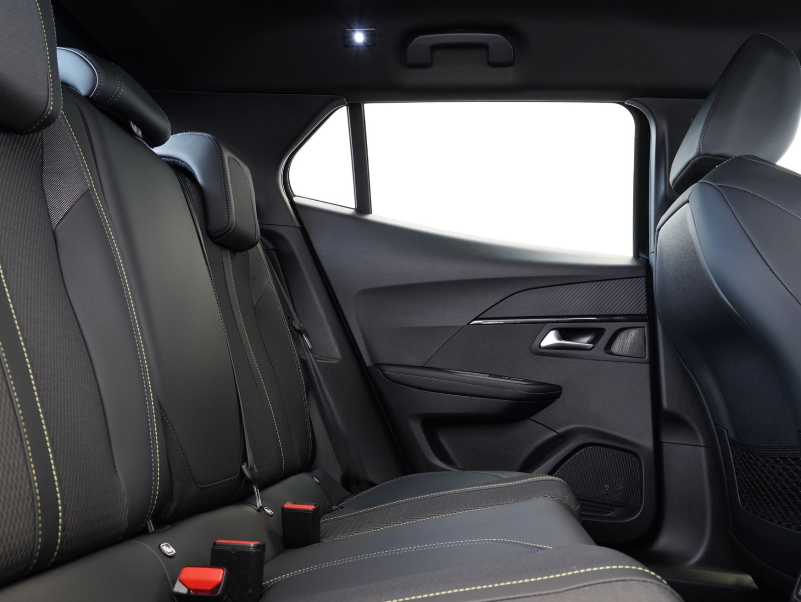 Fahrzeugabbildung Peugeot 2008 e- GT 11KW/LED/NAVI/360°/SOH