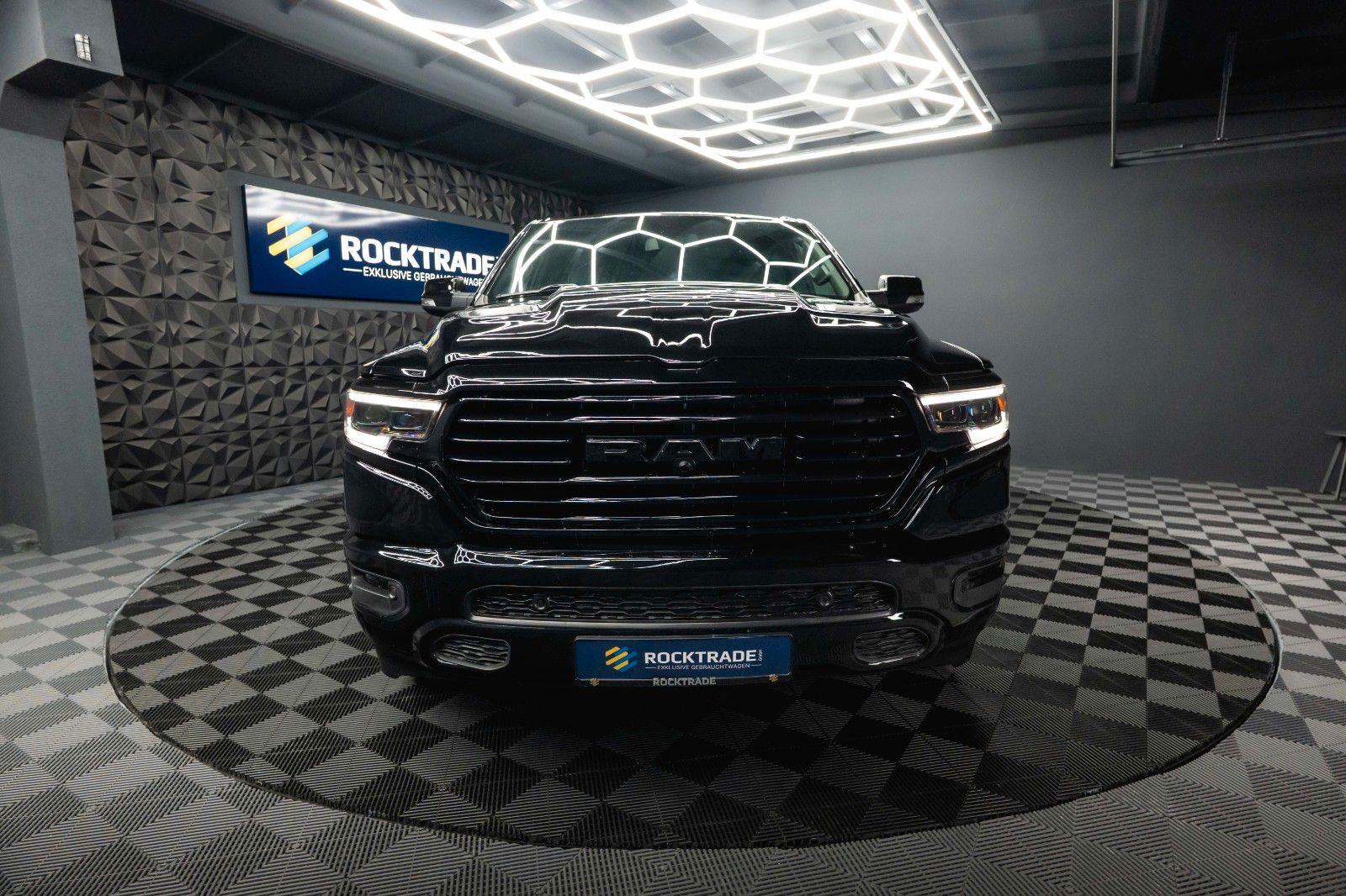 Fahrzeugabbildung Dodge RAM 5.7 V8 HEMI 4x4 Night LARAMIE RAMBOX 19%