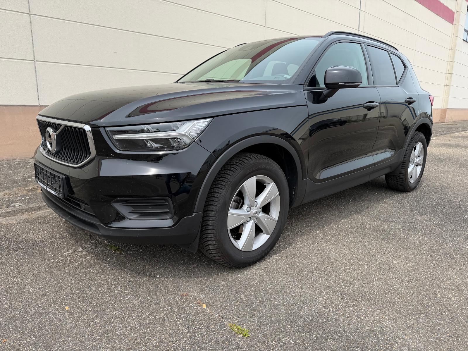 Volvo XC40 Momentum Core 2WD - LED + SHZ + CAM