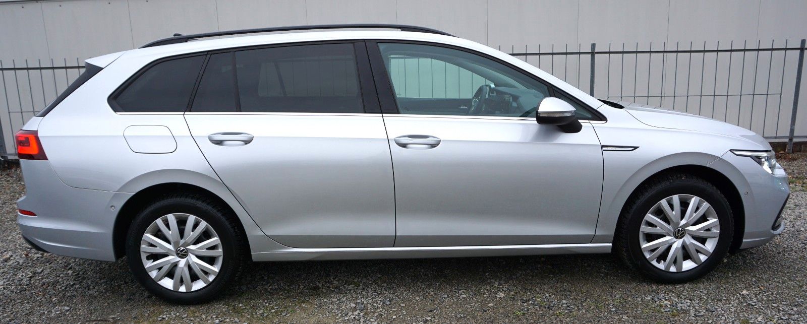 Fahrzeugabbildung Volkswagen Golf VIII Variant Style, Navi,LED,HUD,Kamera +WR