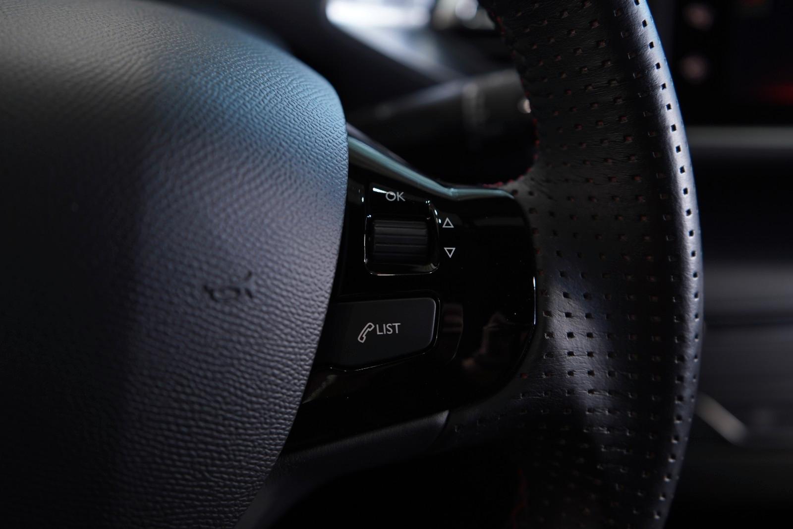 Peugeot 308 SW GT*1.Hand*Navi*Kamera*205 PS*Leder*