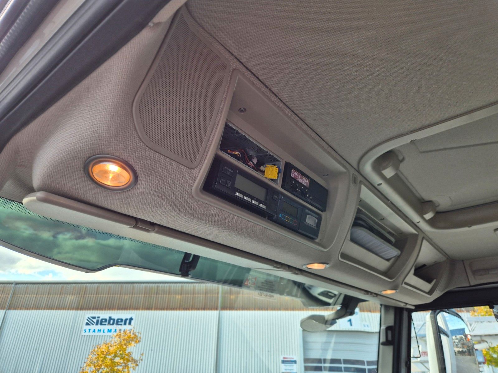 Fahrzeugabbildung Iveco AD190S40/FP Lamberet Mitsubishi LBW Tür AHK