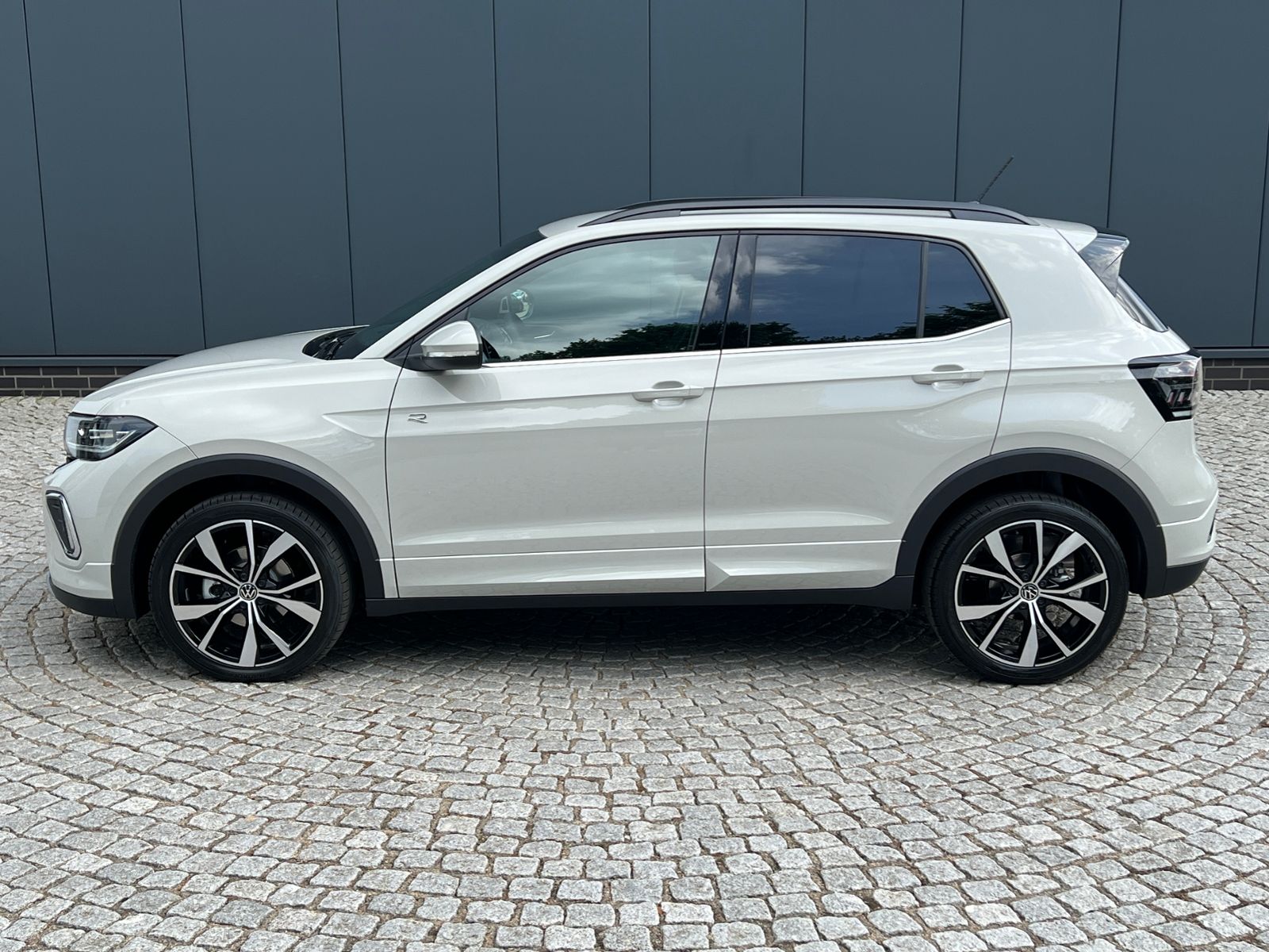 Fahrzeugabbildung Volkswagen T-Cross R-Line 1.5 TSI DSG *AHK,IQ.LIGHT,ACC,App