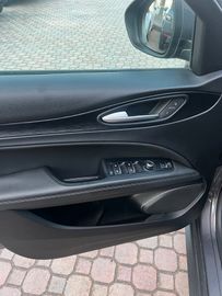 Alfa-Romeo Stelvio - 10