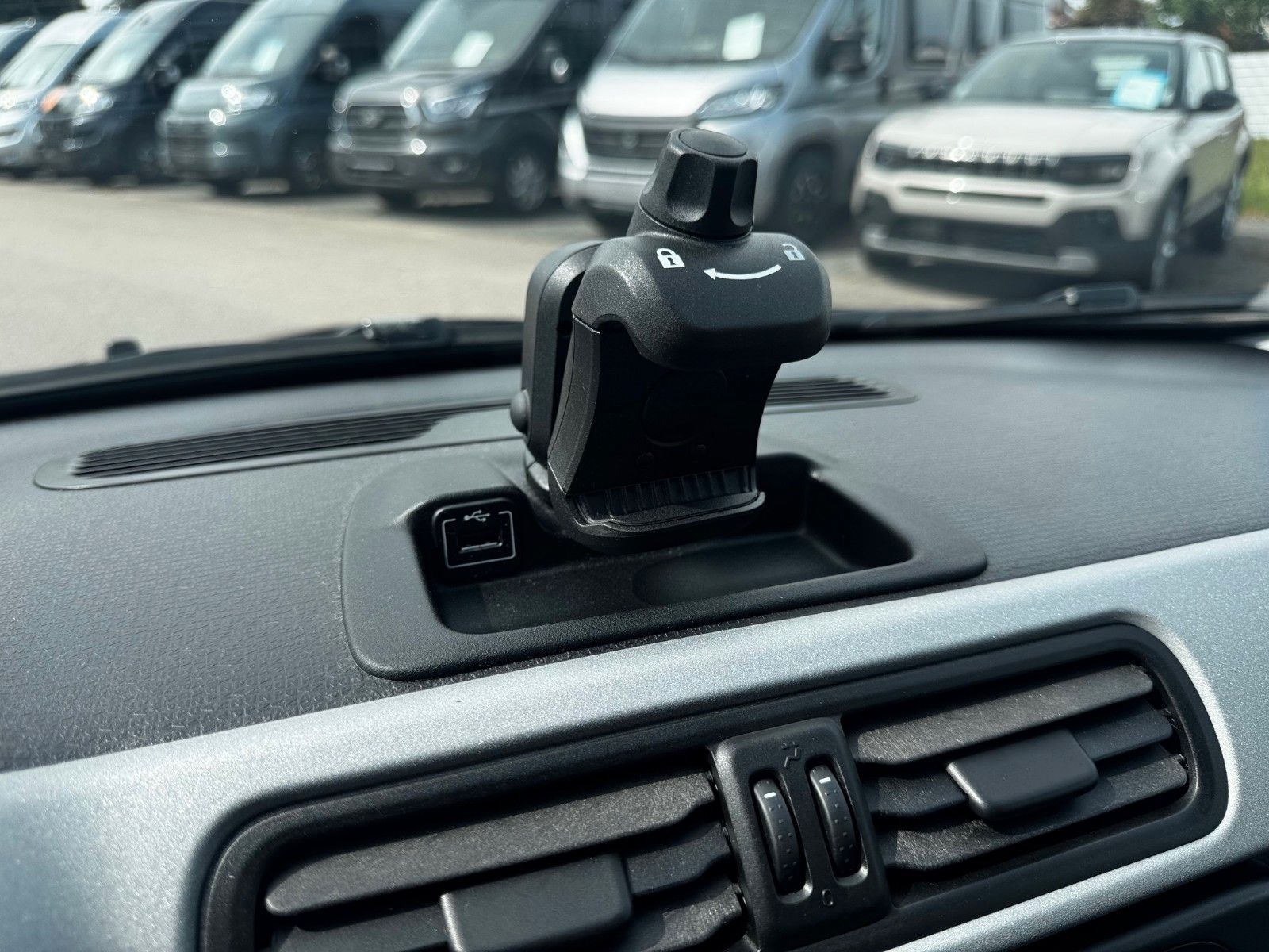 Fahrzeugabbildung Fiat Panda City Cross Plus USB KLIMAAUT. RADIO