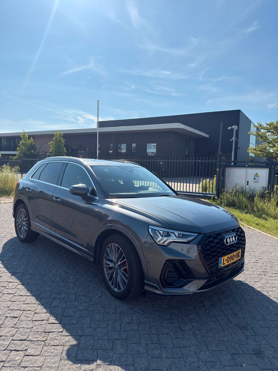 AUDI Q3 40 TFSI quattro S tronic - Pano Matrix