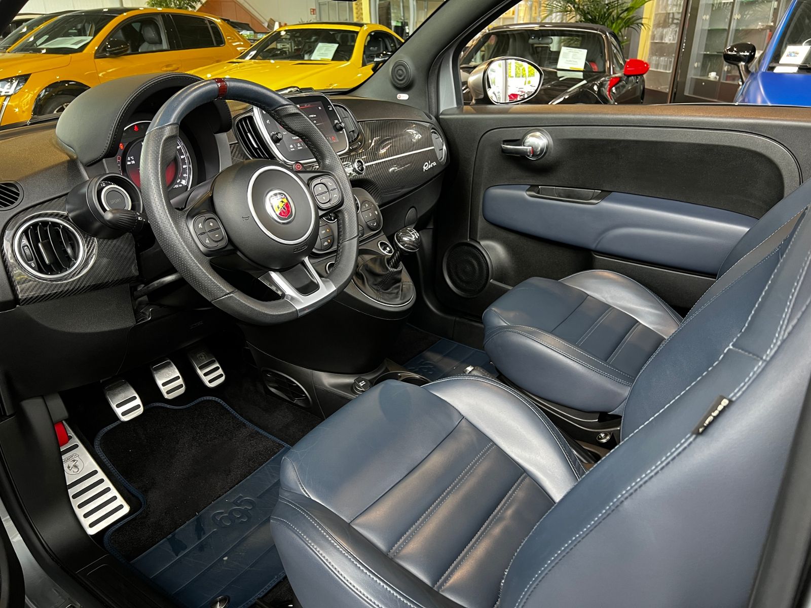 Fahrzeugabbildung Abarth 695C Rivale 175th Anniversary XEN NAVI LEDER Sit
