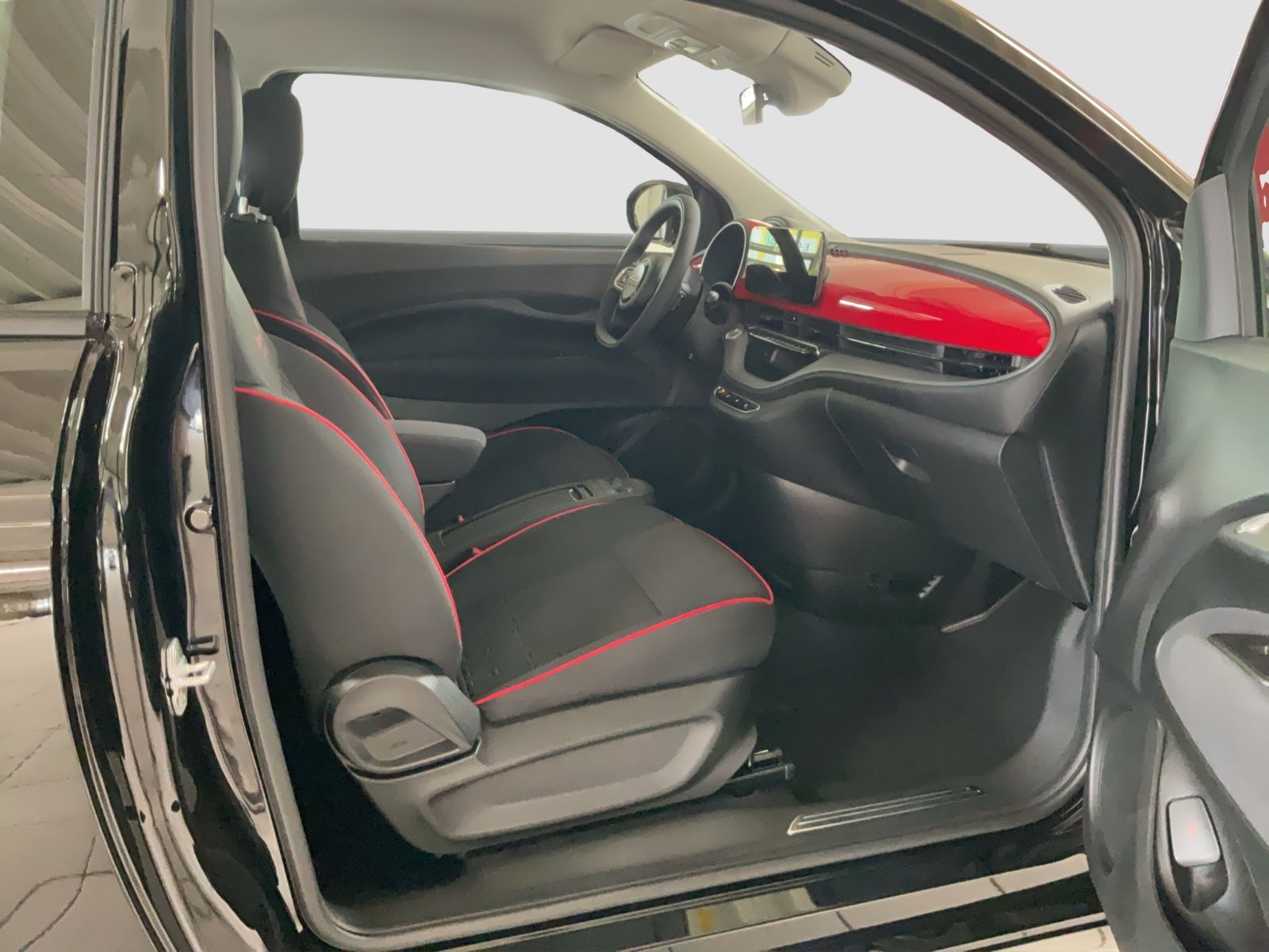 Fahrzeugabbildung Fiat 500e + Komfort Paket, Style Paket