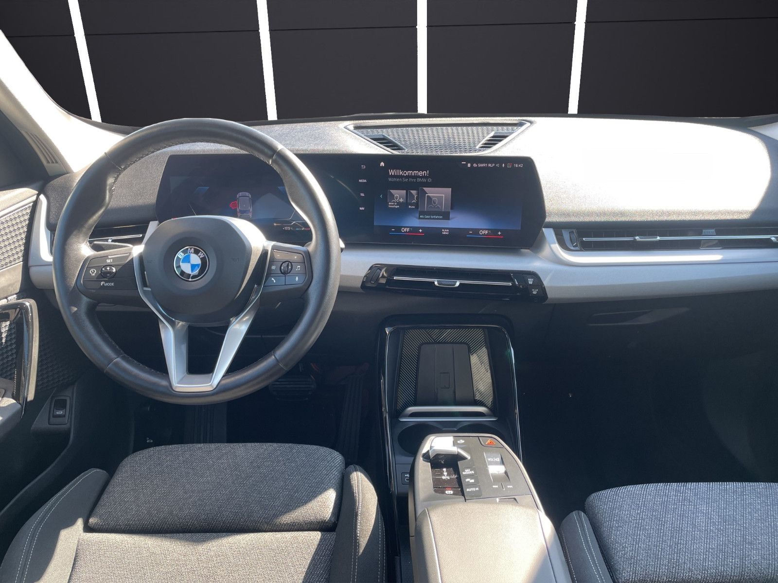 Fahrzeugabbildung BMW X1 23 i xDrive Shadow*Shzg*Pano*Navi*Cam