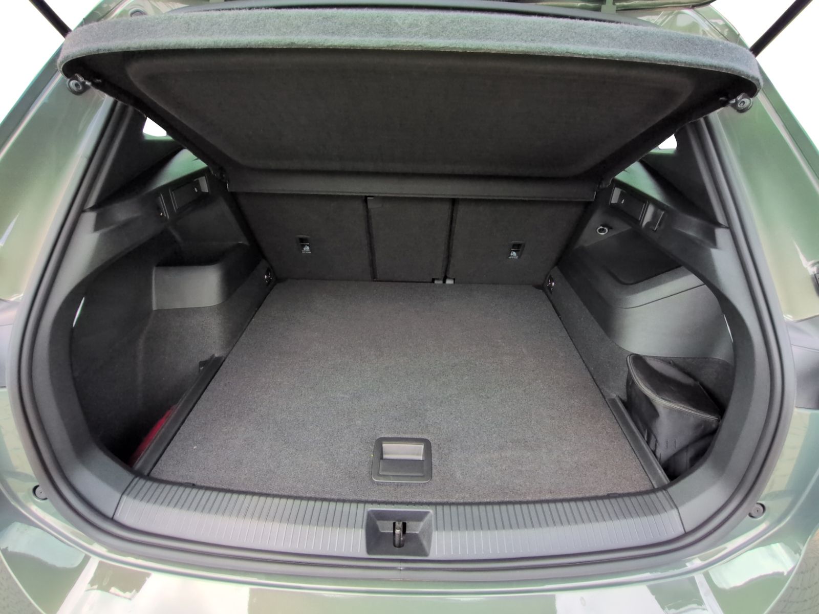 Tiguan R-Line 1.5 eTSI DSG AHK+APP+ACC+LED+