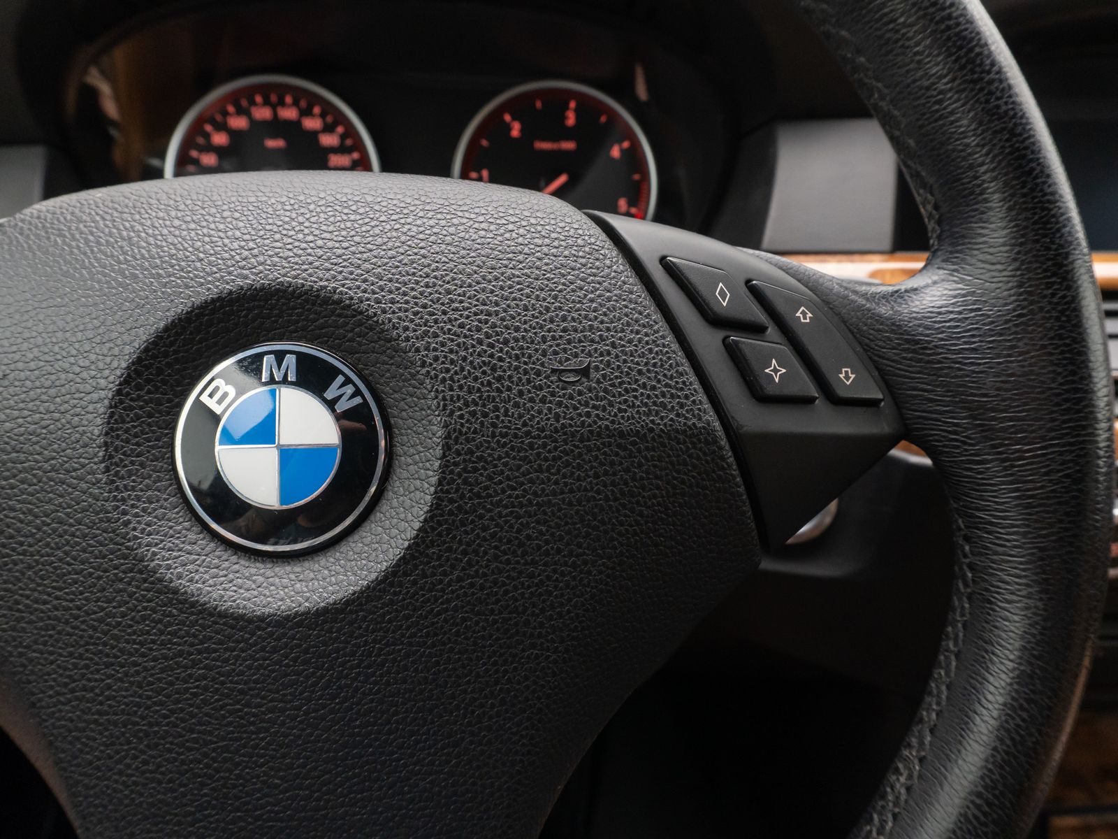 Fahrzeugabbildung BMW 525d Tempomat PDC Xenon NaviPro AHK Lordos HUD
