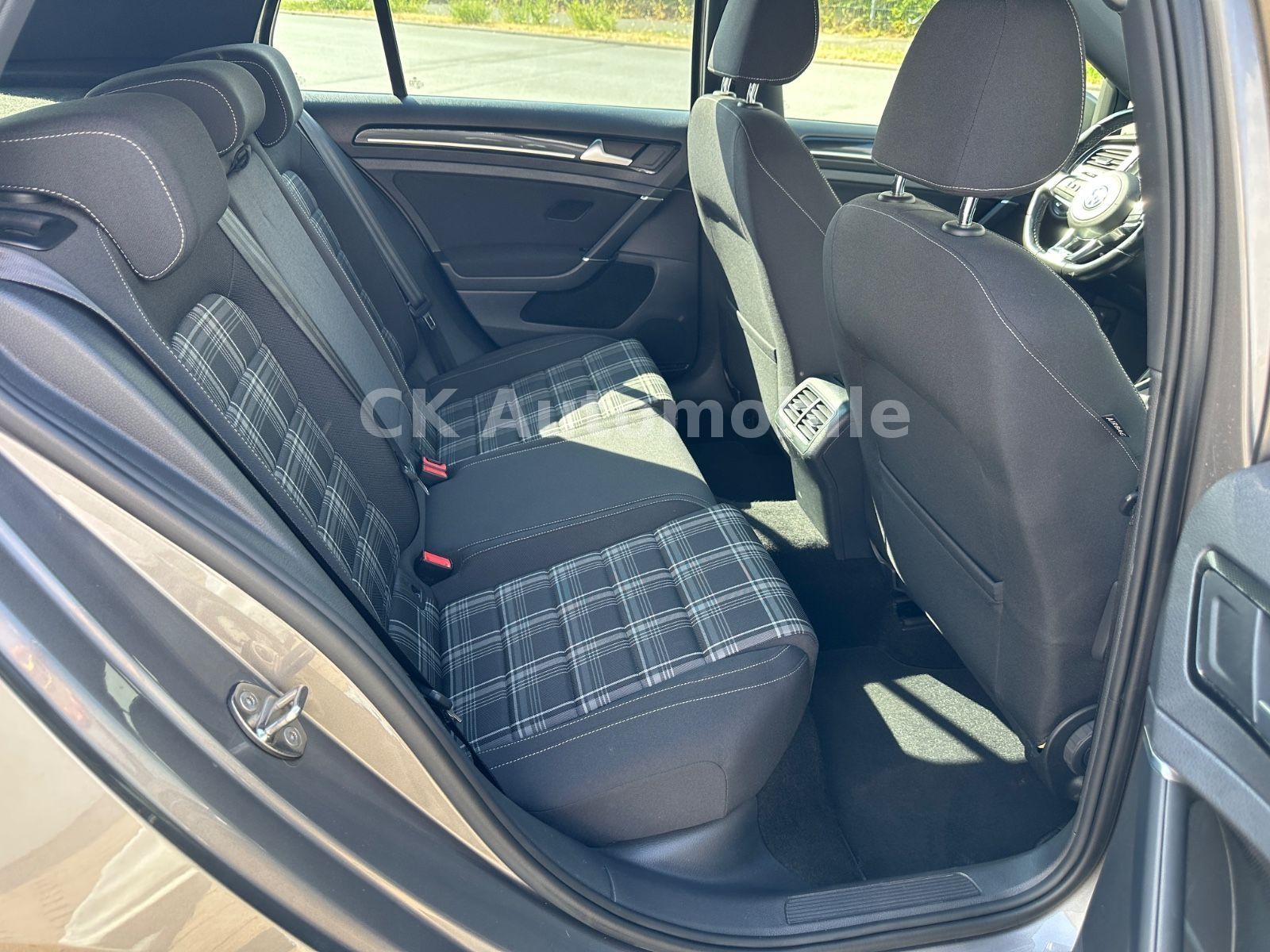 Fahrzeugabbildung Volkswagen Golf VII Lim. GTD BMT/DSG/Navi/Bi-Xenon/PDC
