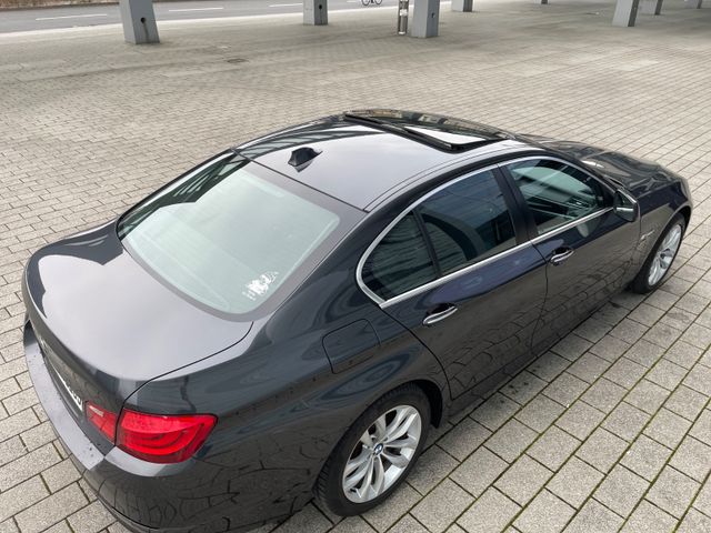 BMW 530d xDrive/HUD/Glasdach/Komfort/Navi-proff.