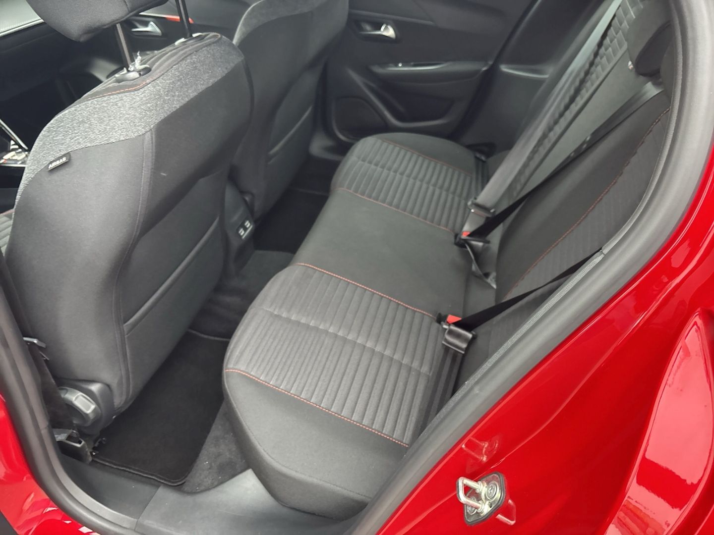 Fahrzeugabbildung Peugeot 208 e- Active Pack Elektromotor 136