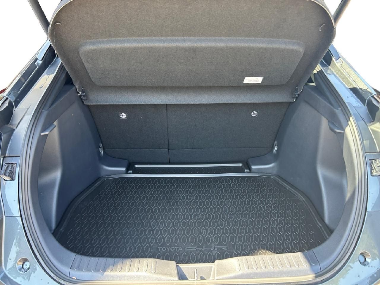 Fahrzeugabbildung Toyota C-HR Hybrid FWD Teamplayer