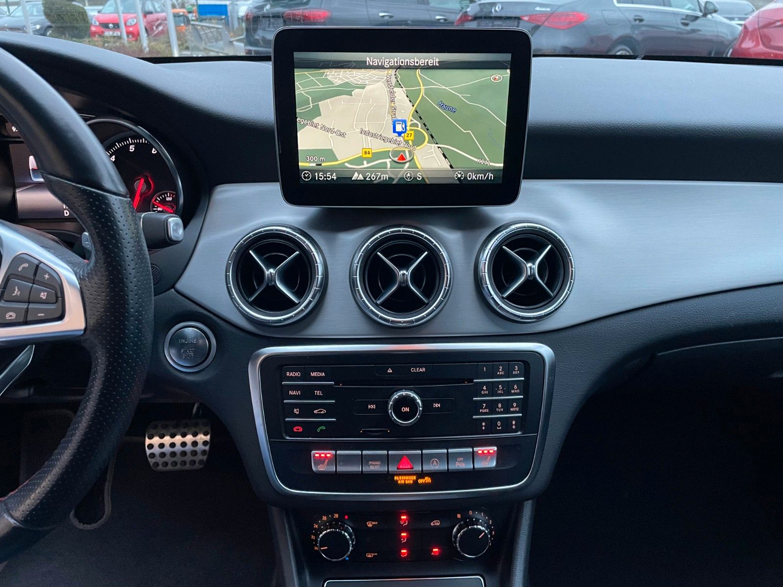 Fahrzeugabbildung Mercedes-Benz CLA 200 AMG Navi+SHZ+Klima+PDC+LED