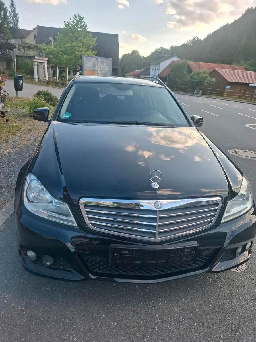 Mercedes-Benz C200 2011 — photo 10