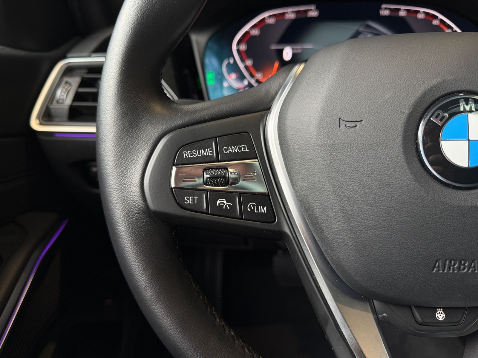 Fahrzeugabbildung BMW 320i  Sport Line GSD ACC HUD LASER 360°