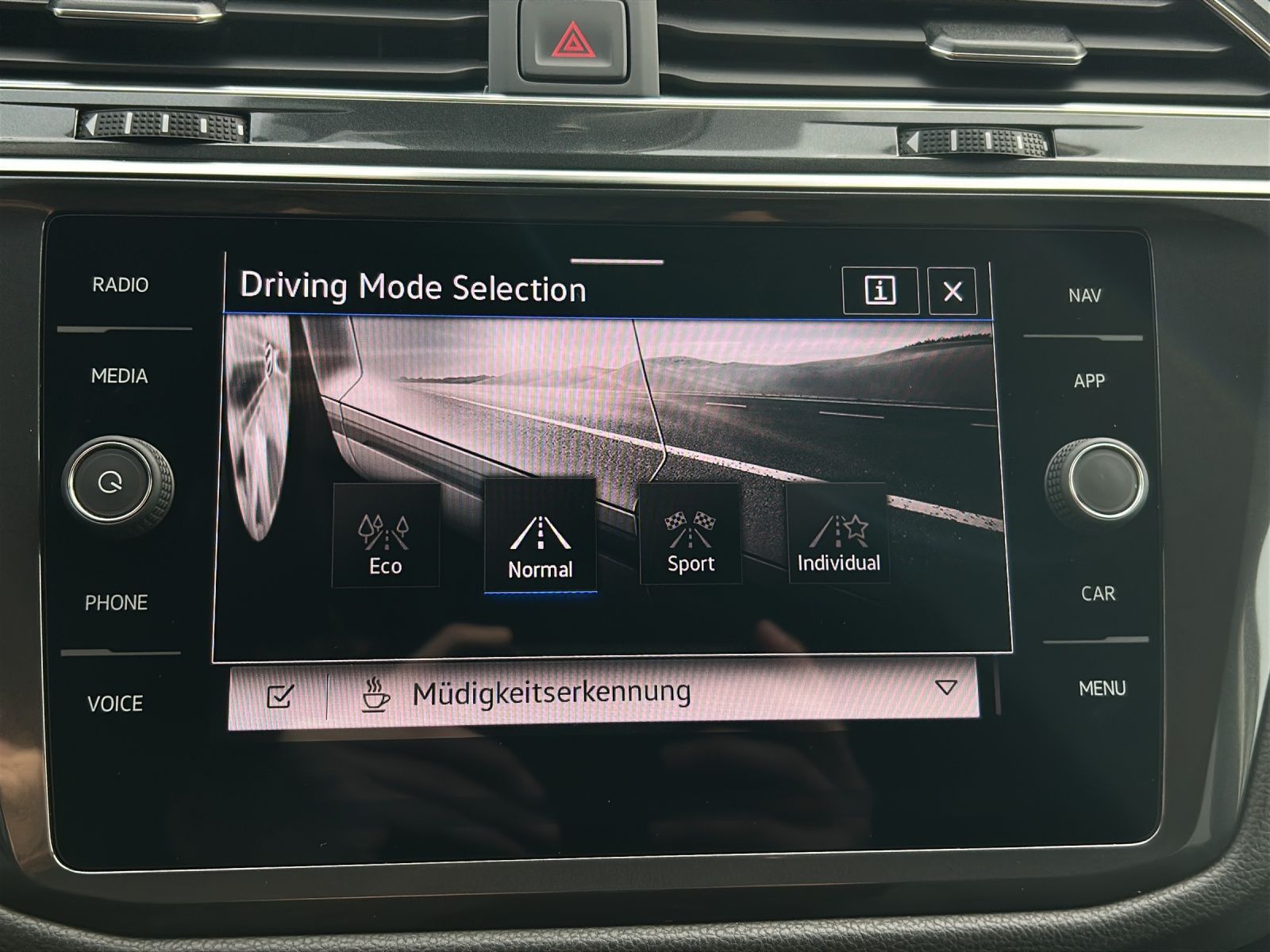 Fahrzeugabbildung Volkswagen Tiguan Allspace Highline 4M TDI DSG LED ACC AHK