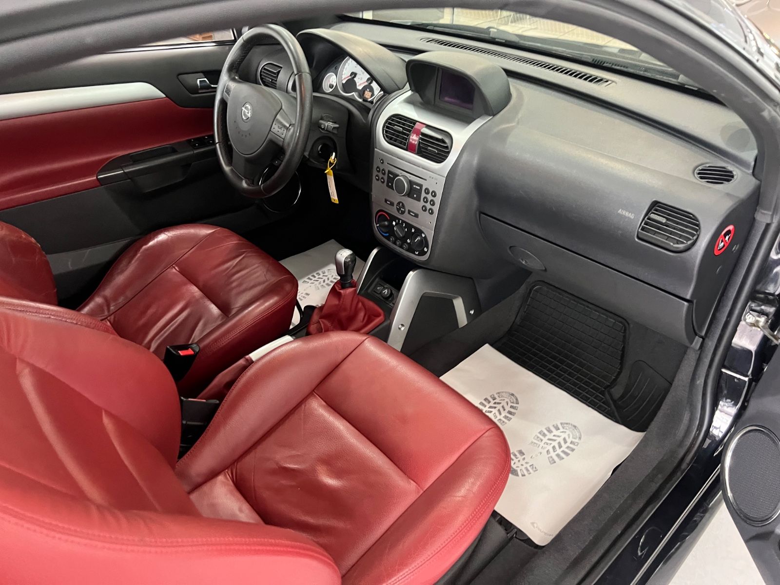 Fahrzeugabbildung Opel Tigra Twin Top Design Edition CABRIO