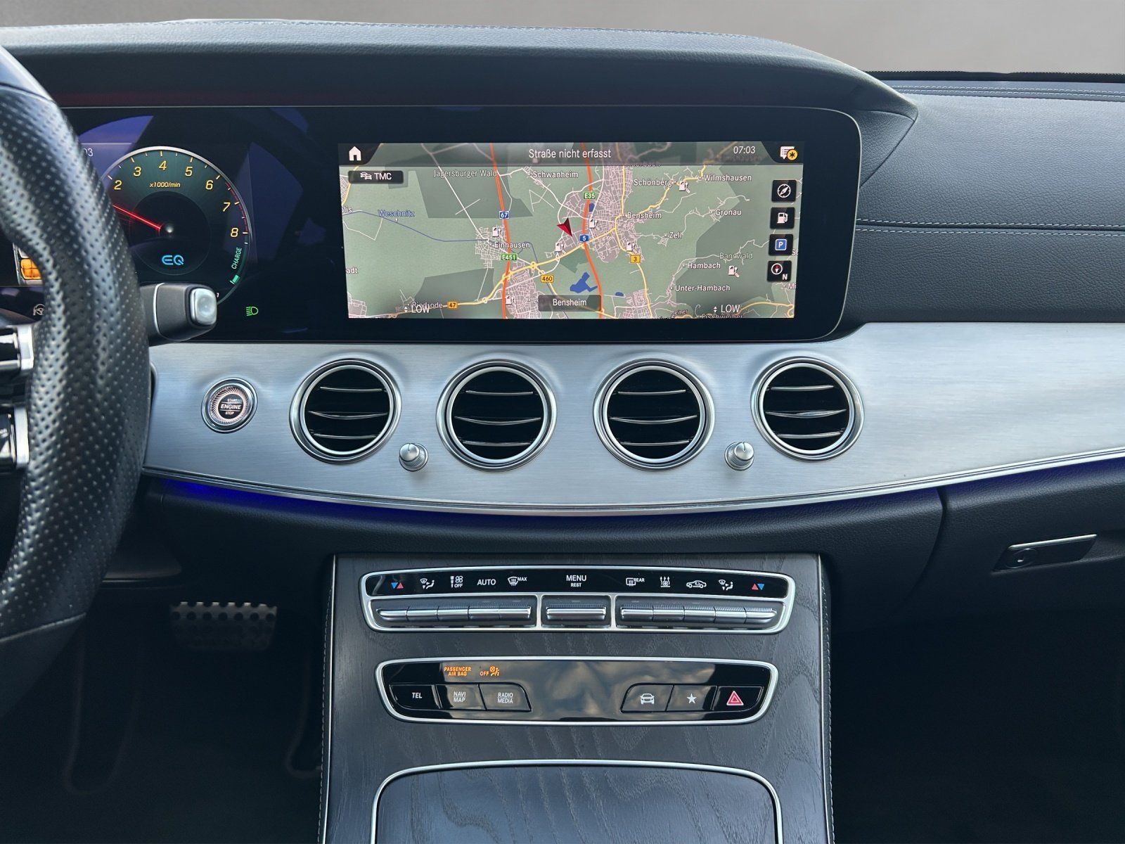 Fahrzeugabbildung Mercedes-Benz E300e 4M AMG Pano DISTR Burm HUD KeyGo MLED 360°