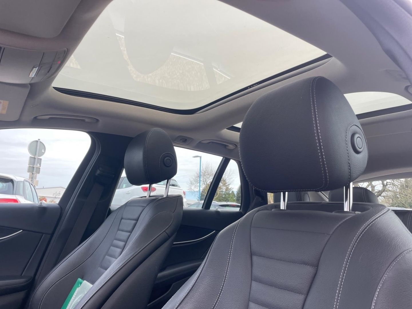 Fahrzeugabbildung Mercedes-Benz E 450 T-Modell 4Matic E-Klasse Avantgarde AHK