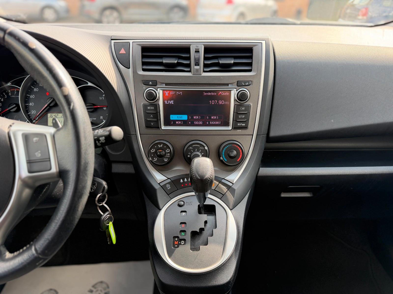 Toyota Verso-S 2011 — photo 12