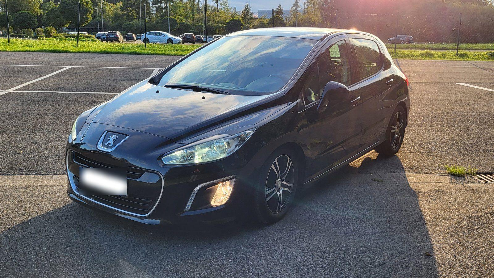 Peugeot e-308