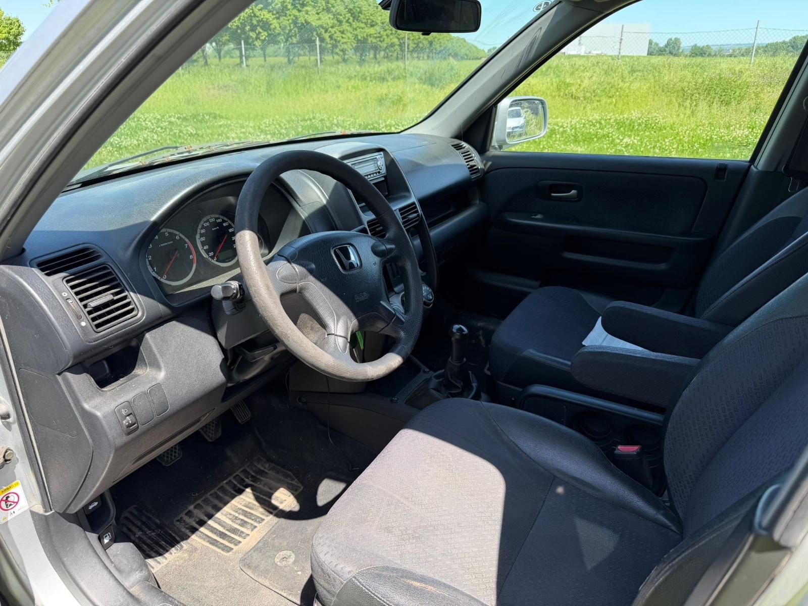 Honda CR-V 2004 — interior