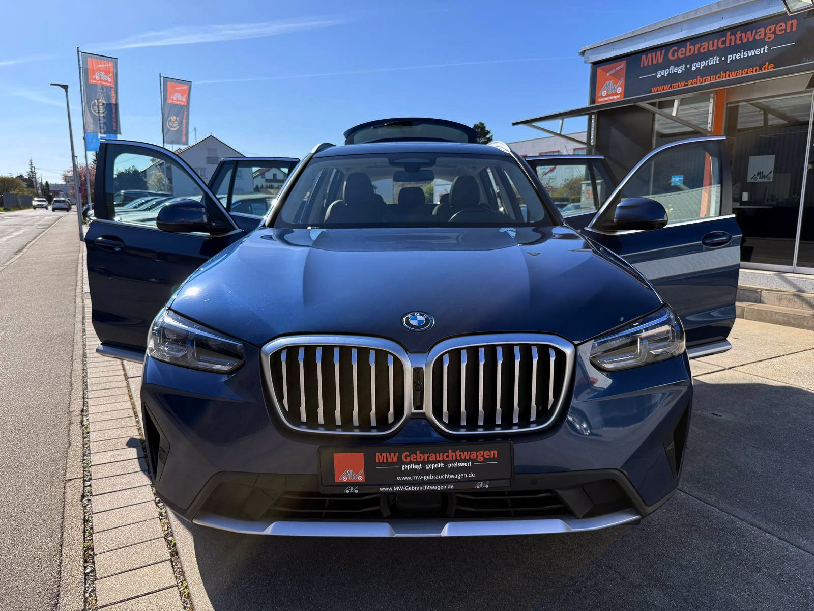 Fahrzeugabbildung BMW X3 xDrive30e Steptr. LED ACC 360° HUD PANO AHK
