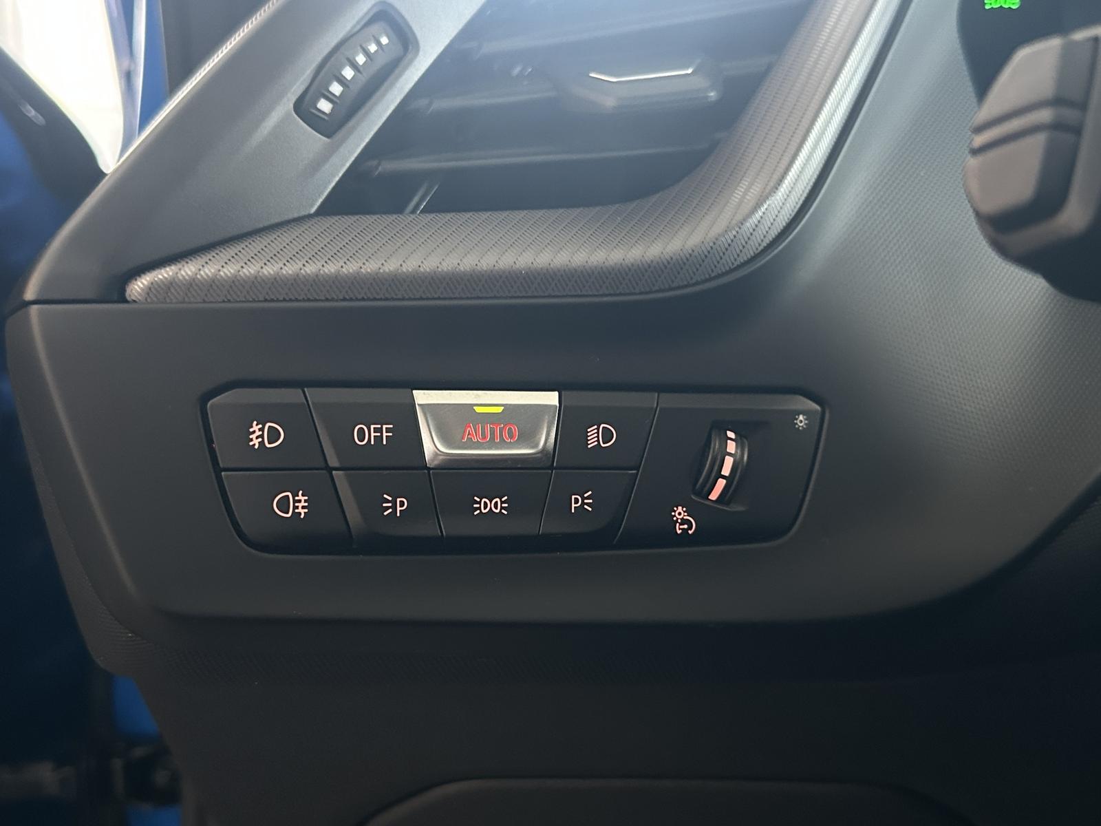 BMW 118 i M-Sport Leder Pano R.Cam Navi LED SHZ, миниатюра 24