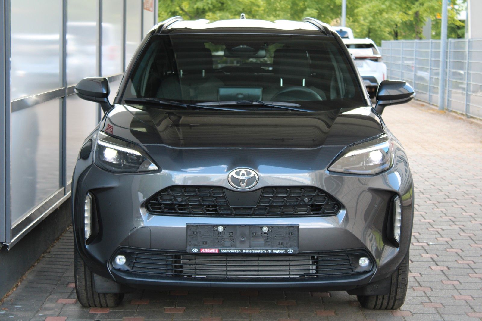 Fahrzeugabbildung Toyota Yaris Cross Hybrid Teamplayer + Winter-/Safety-P