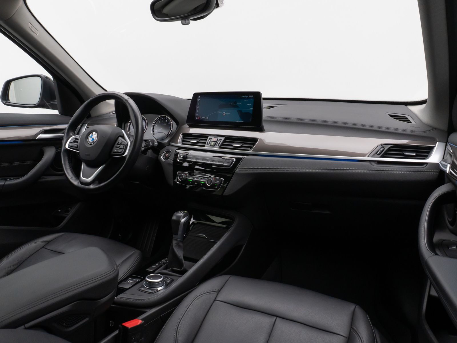 Fahrzeugabbildung BMW X1 xD25e xLine Panorama Kamera HUD DAB Komfort