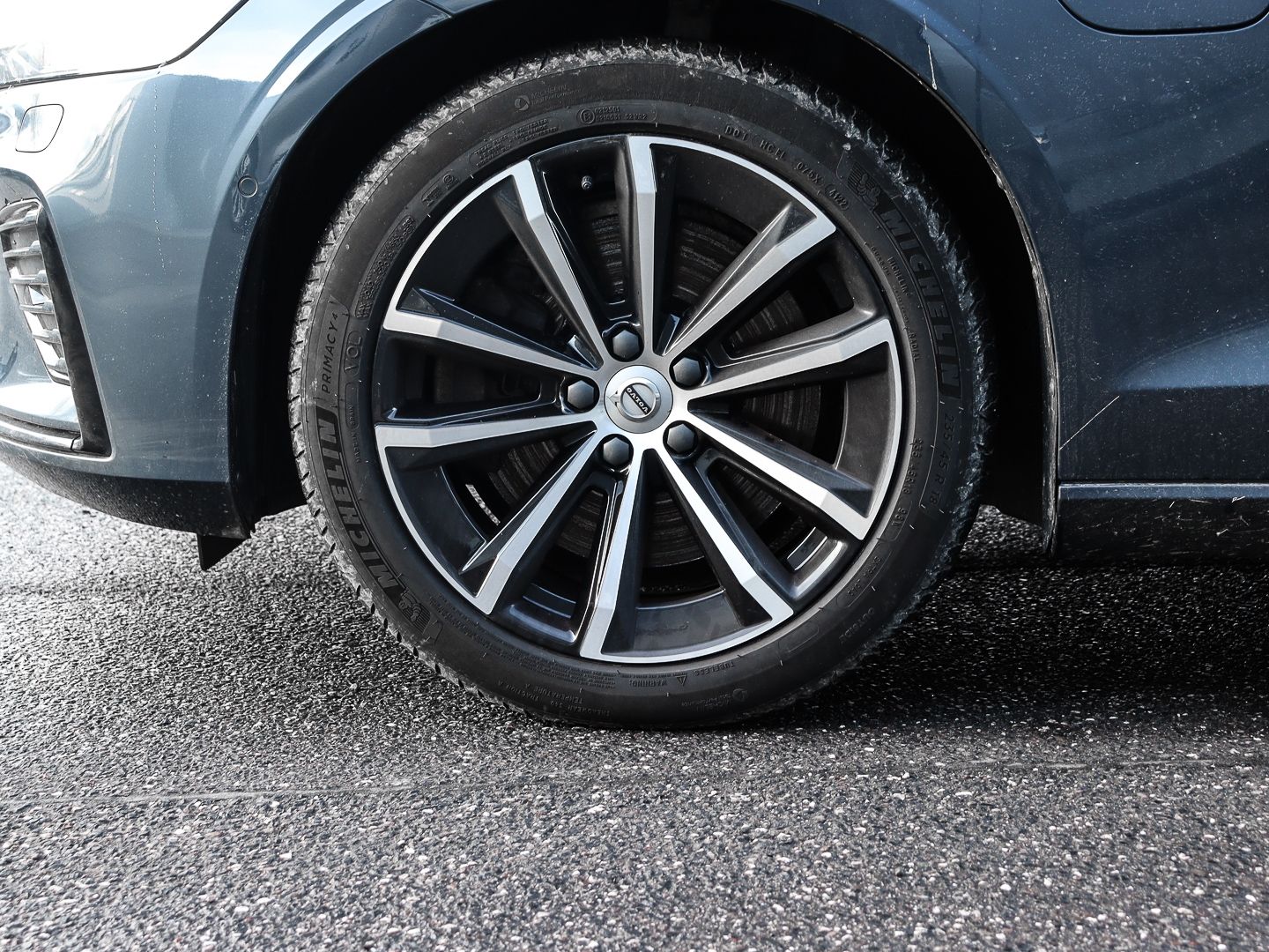 Volvo V60 Kombi Plus Dark Recharge Plug-In Hybrid AWD  imagem 3