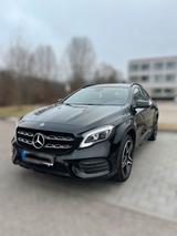 Mercedes-Benz Mercedes Benz GLA 180 AMG-Line - Mercedes-Benz GLA 180: Limousine