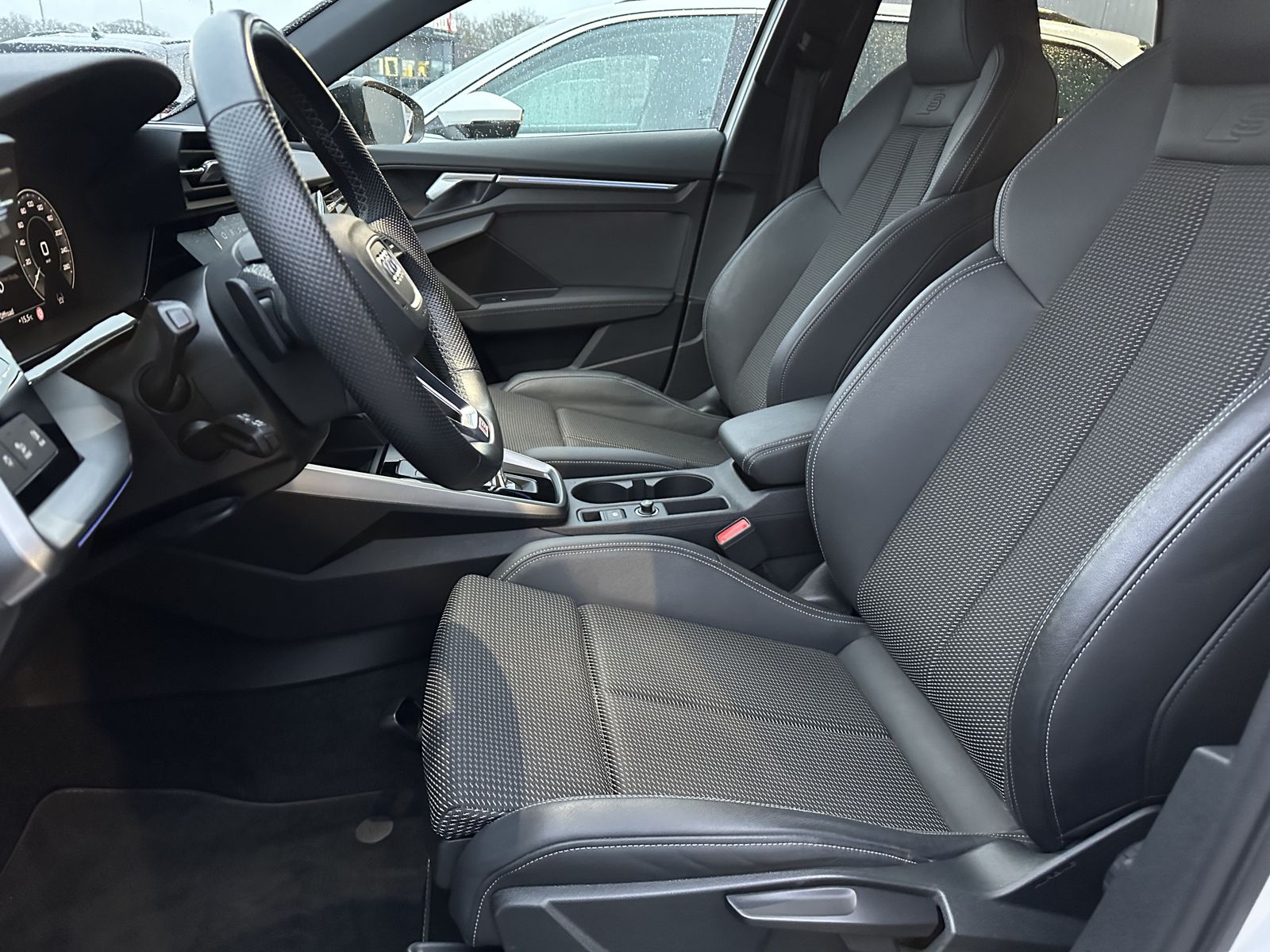 Fahrzeugabbildung Audi A3 SpB 45 TFSIe S-Line NAV+LED+ACC+DSP+AMBIENTE