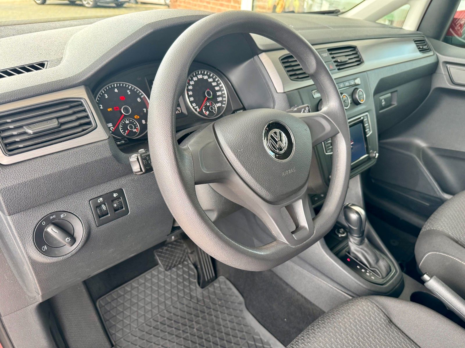 Fahrzeugabbildung Volkswagen Caddy Navi/Bluetooth/PDC/Klimaaut./Alufelgen