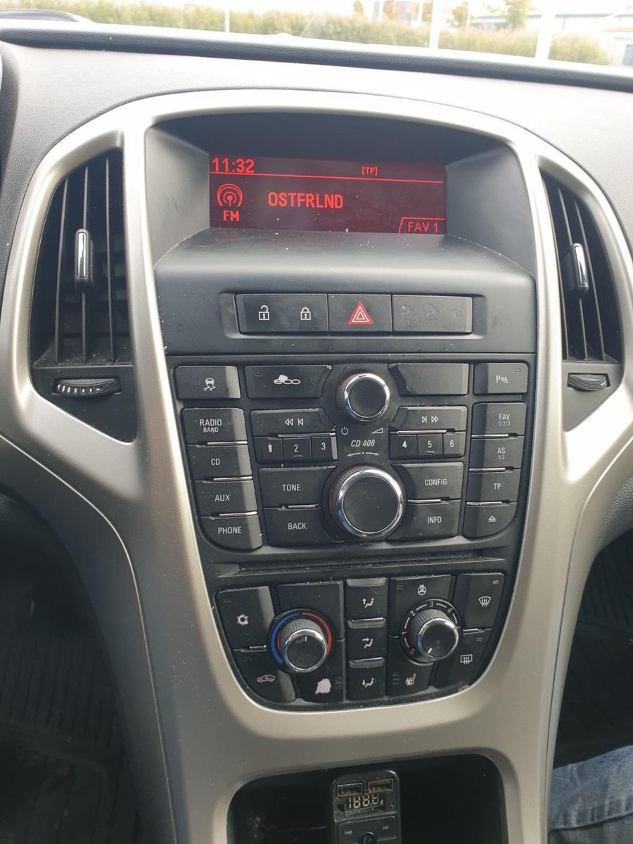 Opel Astra 2012 — photo 6