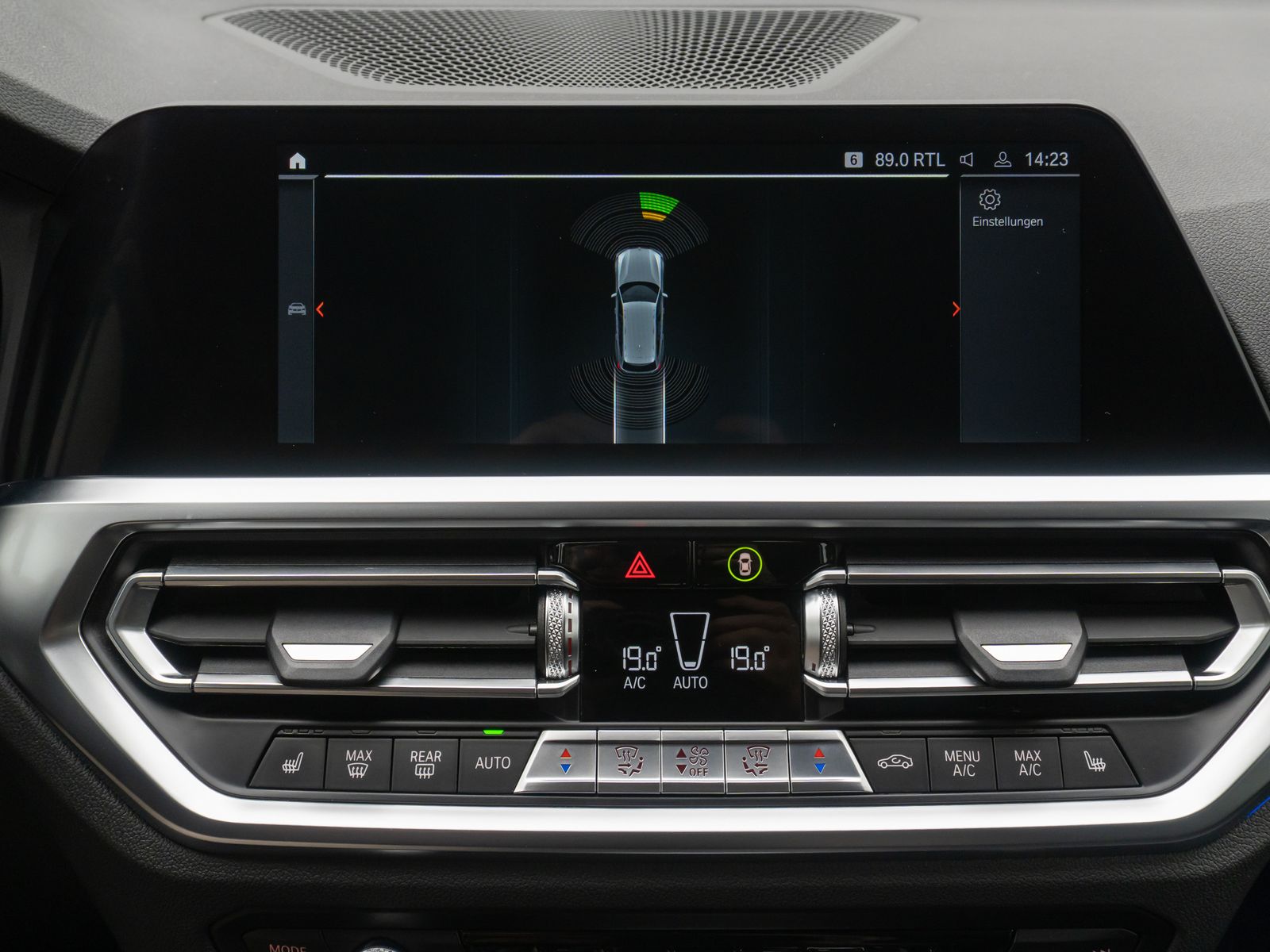 Fahrzeugabbildung BMW 330d xD Sport Line Laser DAB HUD AHK HiFi Komfor