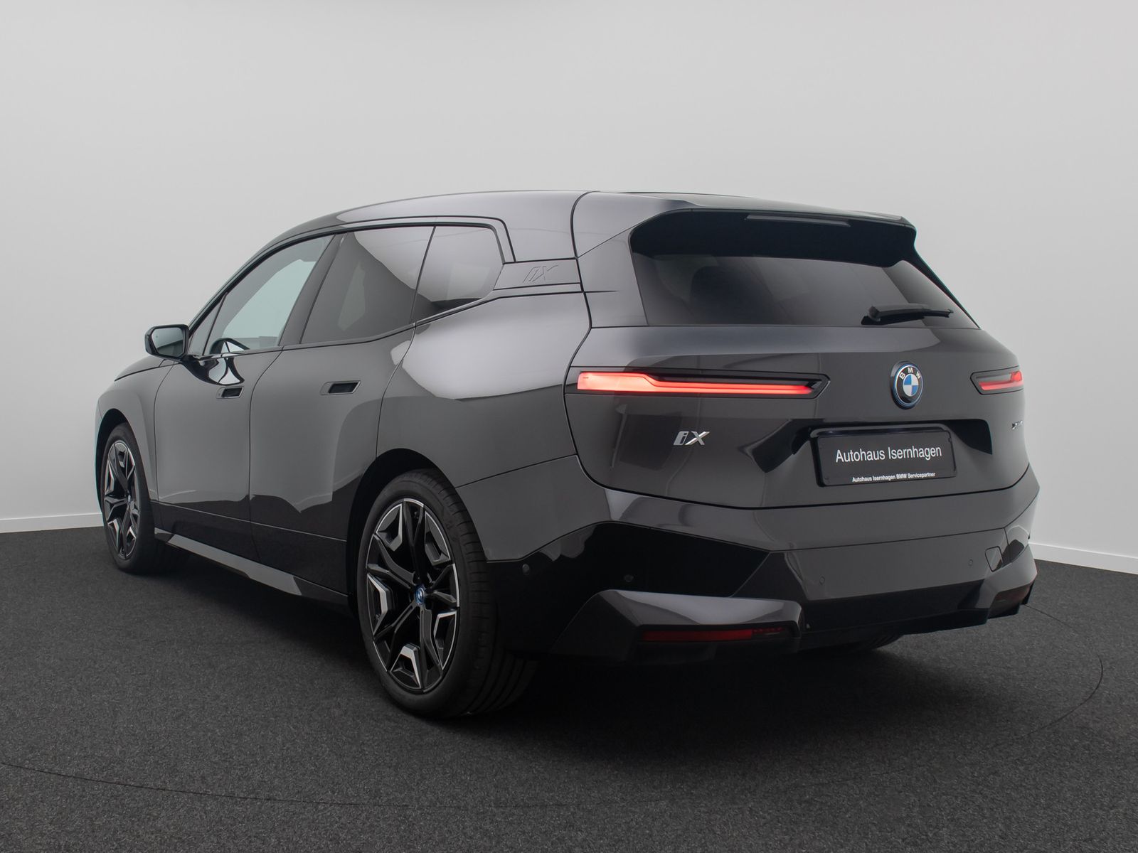 Fahrzeugabbildung BMW iX xD40 Sportpaket DAB SkyLounge 360° AHK 22Zoll