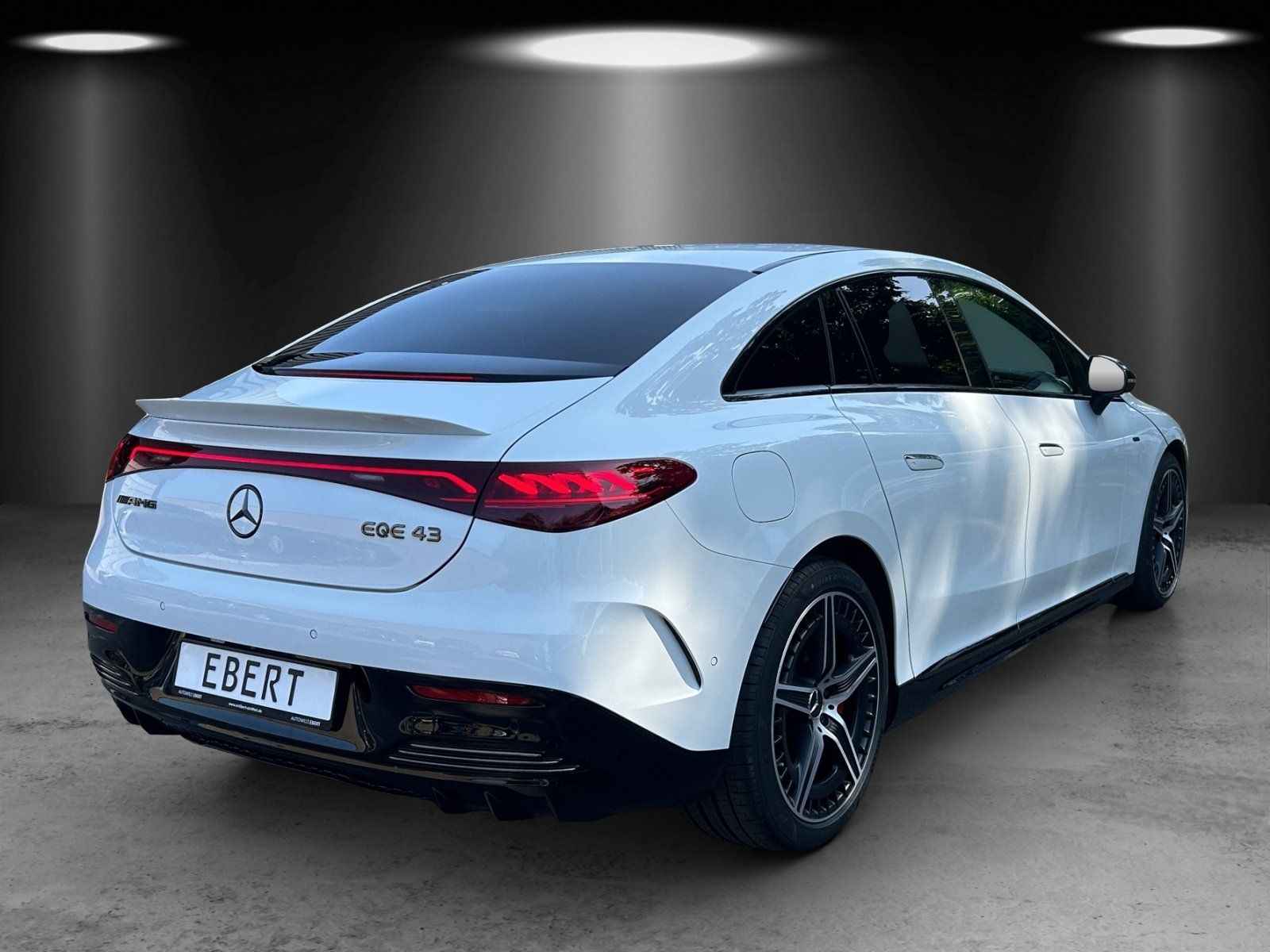 Fahrzeugabbildung Mercedes-Benz EQE 43 AMG Prem HYPER Night DISTRO KeyGo AHK HAL
