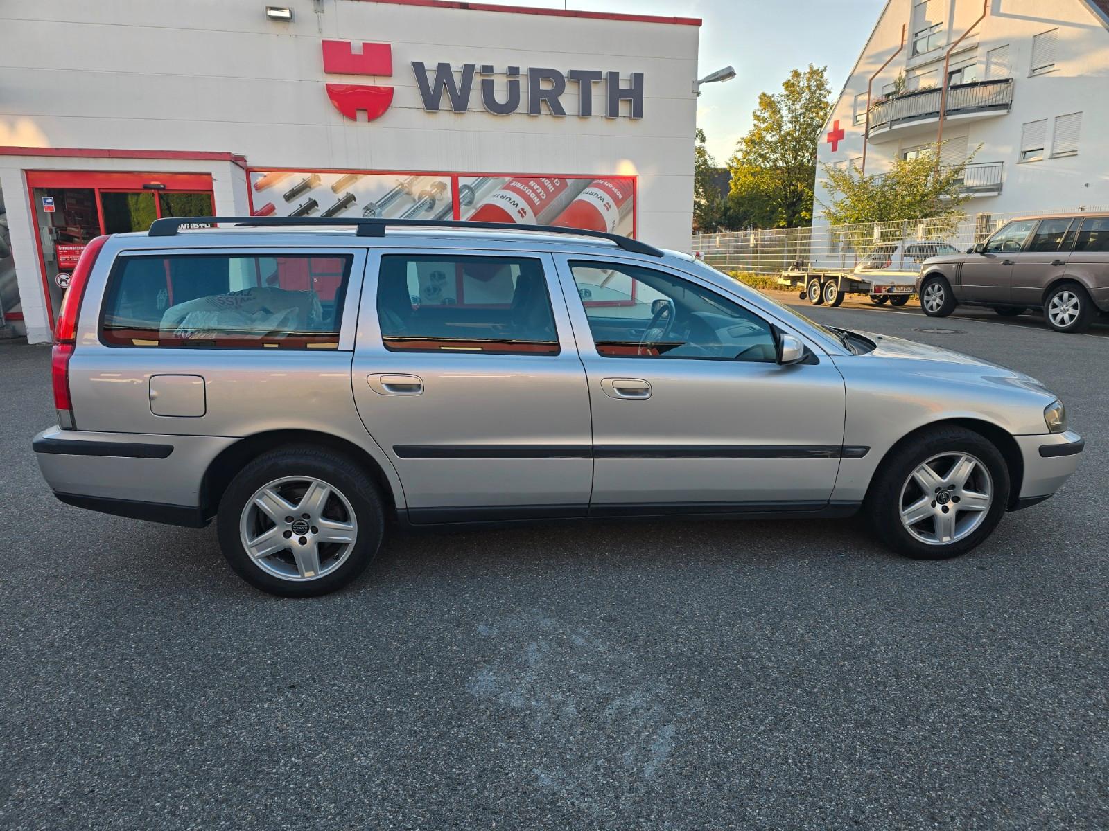 Volvo V70 2004 — interior