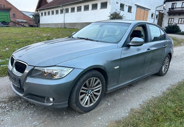 BMW 320i  / Euro 5 / Weenig km / Top Zustand