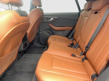 Audi Q8 - 12