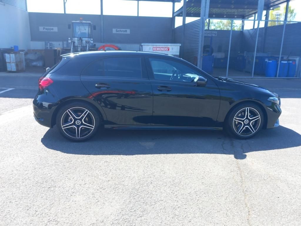 Fahrzeugabbildung Mercedes-Benz A 180 Kompaktlimousine AMG Line*Night Paket*LED