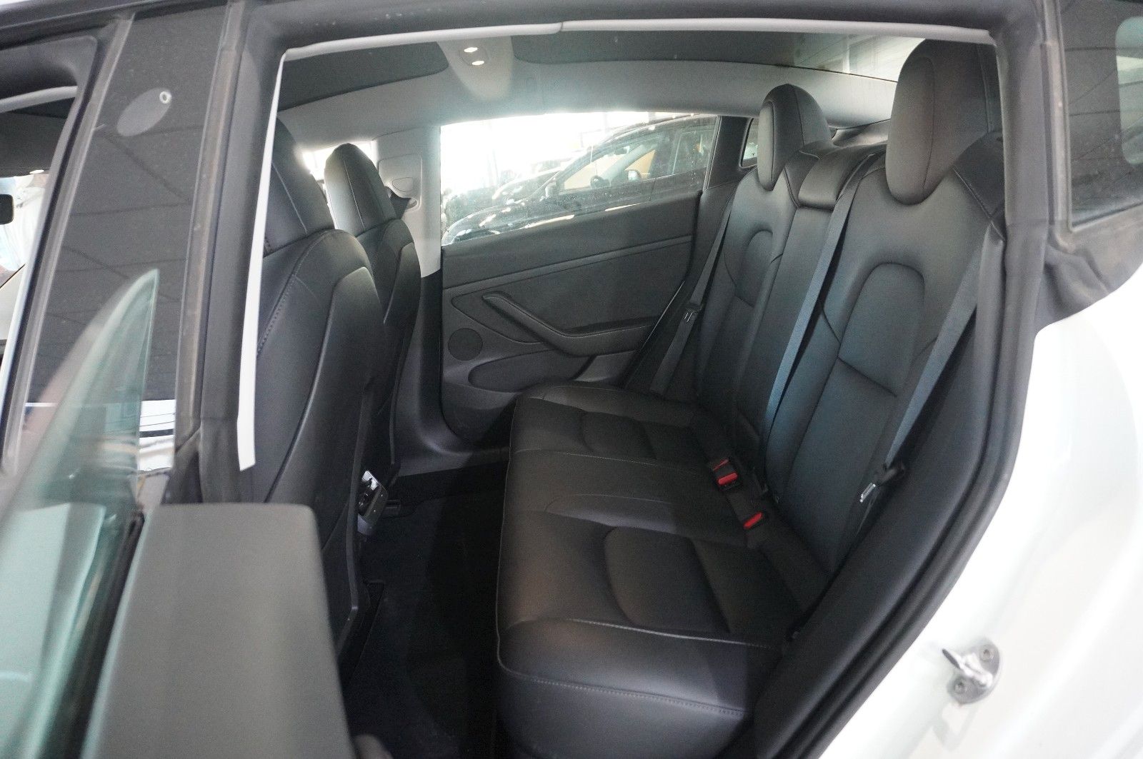 Fahrzeugabbildung Tesla Model 3 Standard Range Plus NAVI/KAMERA/SH/WÄRME